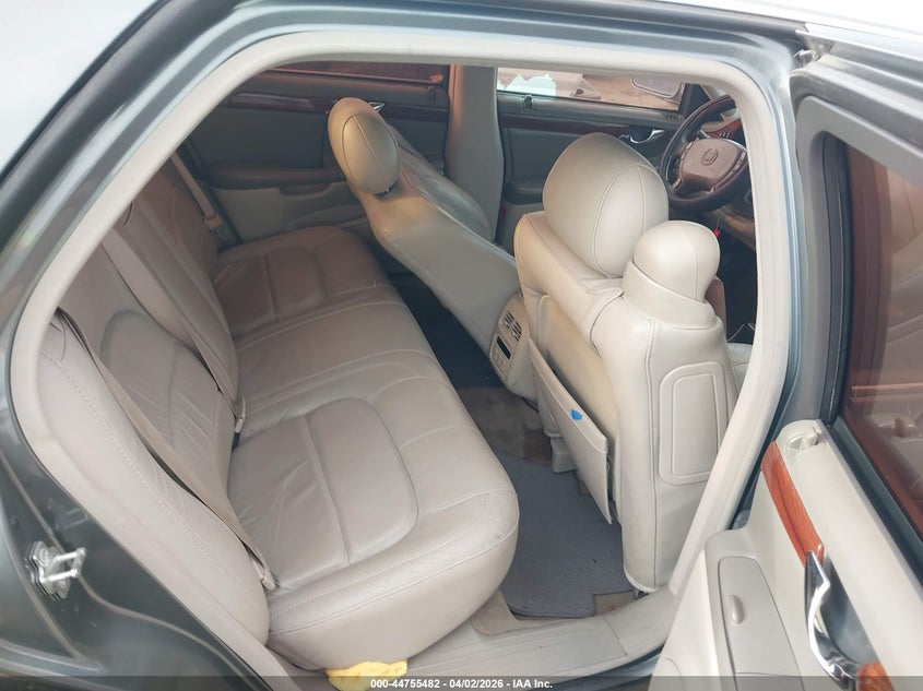 2005 Cadillac Deville Livery VIN: 1G6KD54Y75U196810 Lot: 44755482