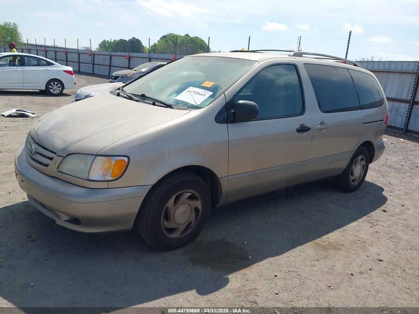 2003 Toyota Sienna Le