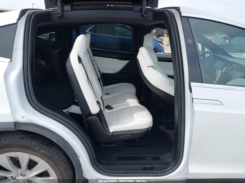 2019 Tesla Model X 100D/75D/Long Range VIN: 5YJXCAE23KF160545 Lot: 44755928