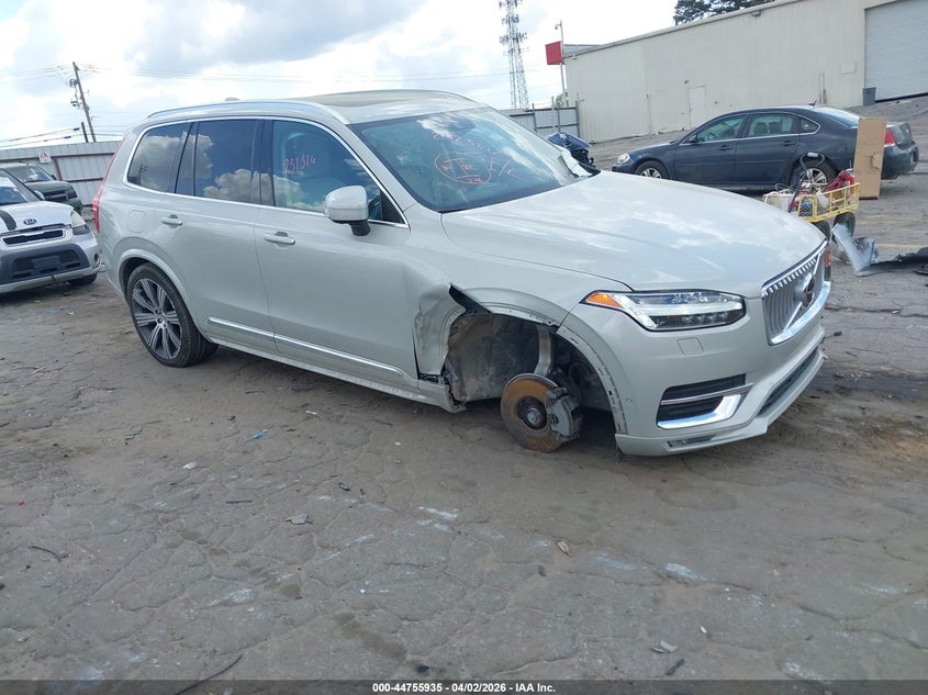 2022 VOLVO XC90 T6 INSCRIPTION 6 PASSENGER