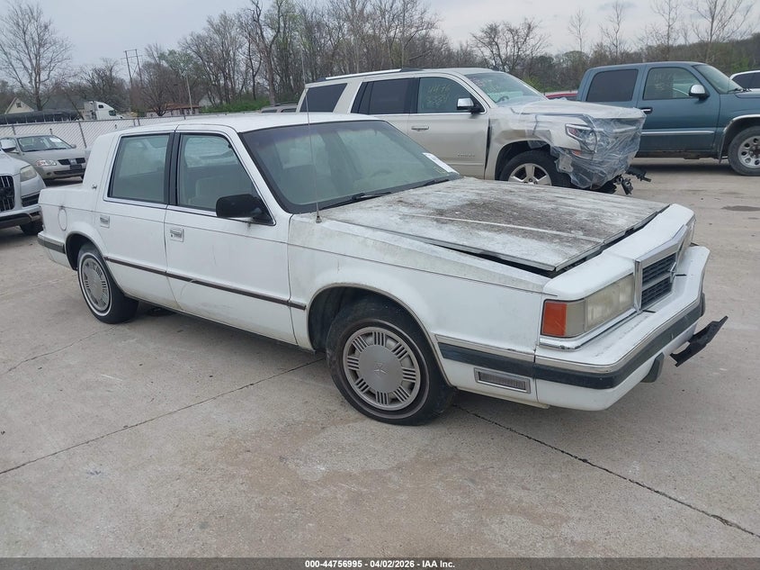 1B3BC4633KD529562 DODGE DYNASTY Photo 1