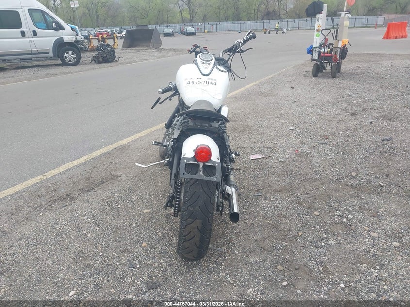 2001 Kawasaki Vn800 B VIN: JKBVNCB131B510272 Lot: 44757044