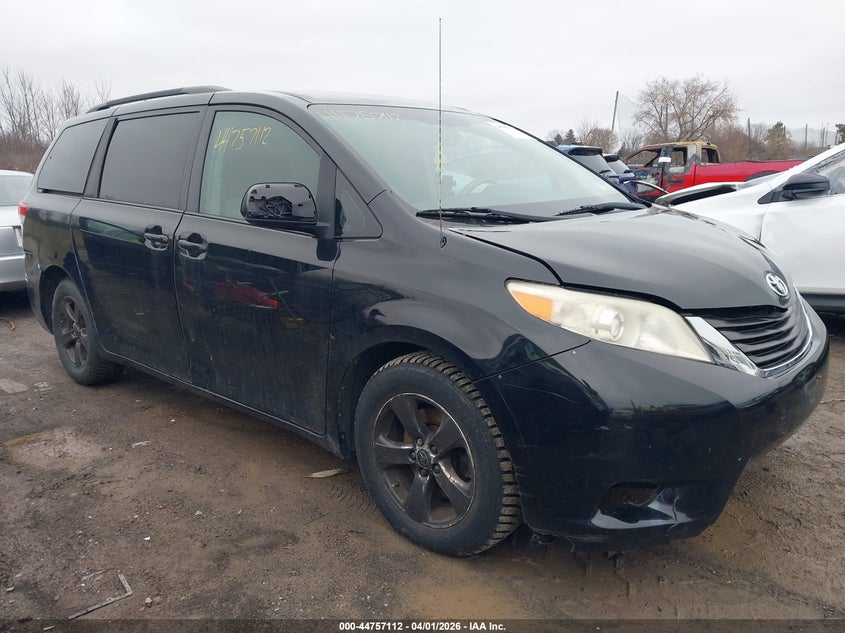 2012 Toyota Sienna Le V6 8 Passenger