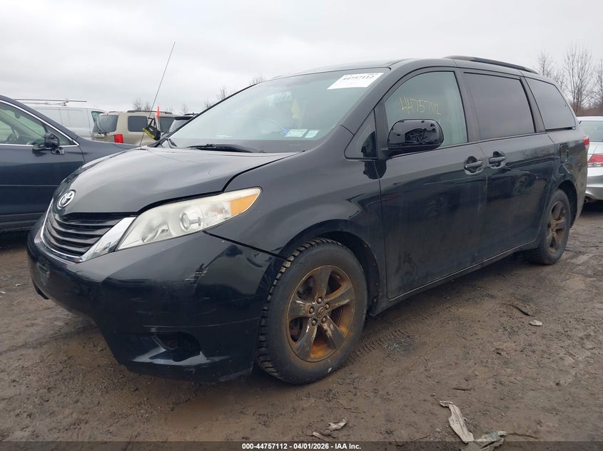 2012 Toyota Sienna Le V6 8 Passenger