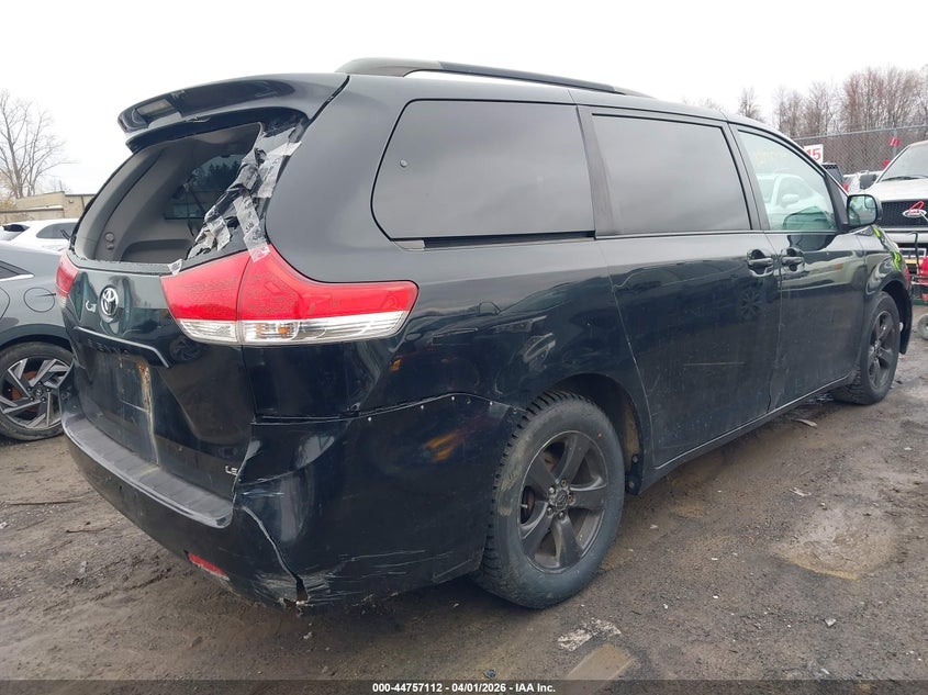2012 Toyota Sienna Le V6 8 Passenger