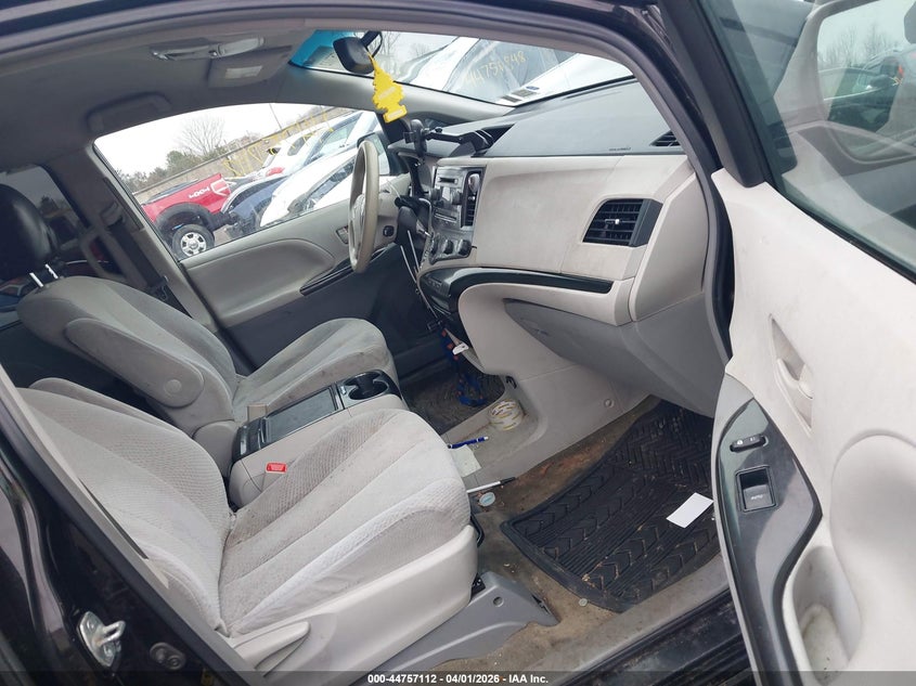 2012 Toyota Sienna Le V6 8 Passenger
