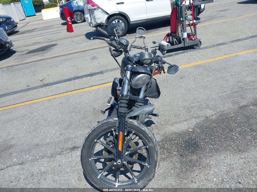 2017 Harley-Davidson Xl883 Iron 883 VIN: 1HD4LE234HC422732 Lot: 44757413