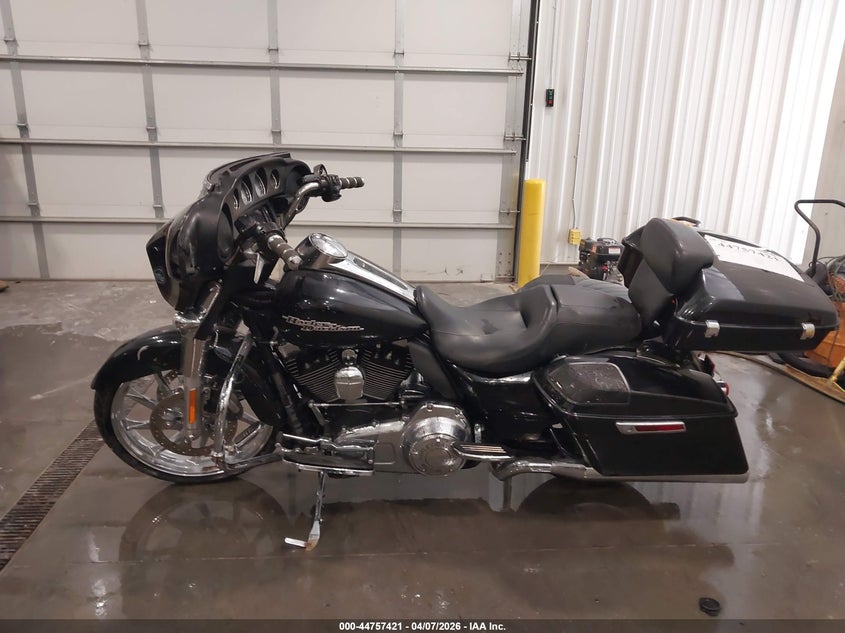 2015 Harley-Davidson Flhx Street Glide VIN: 1HD1KBM18FB679511 Lot: 44757421