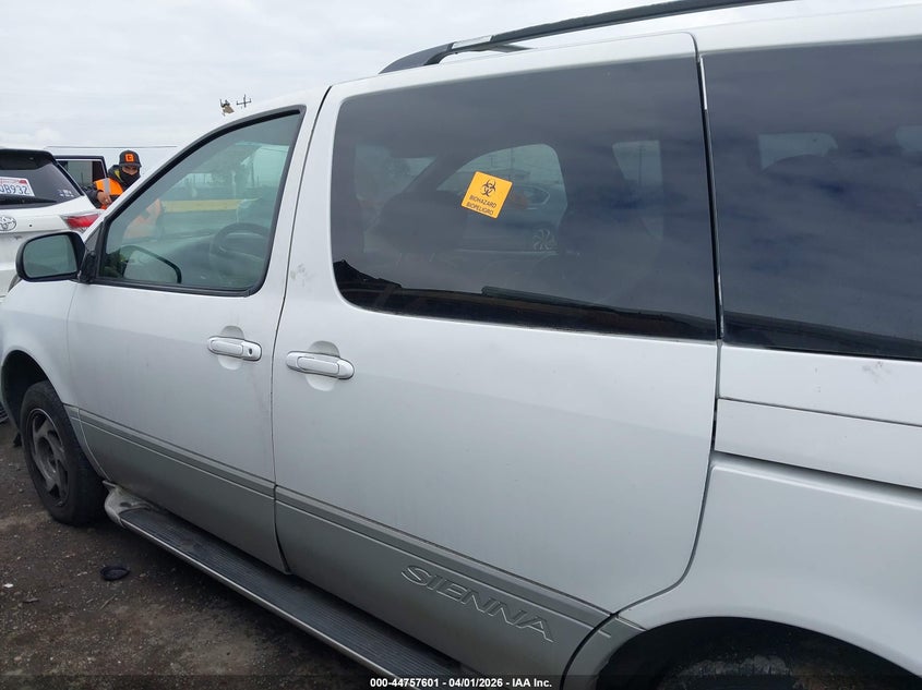 2000 Toyota Sienna Xle VIN: 4T3ZF13C7YU266026 Lot: 44757601
