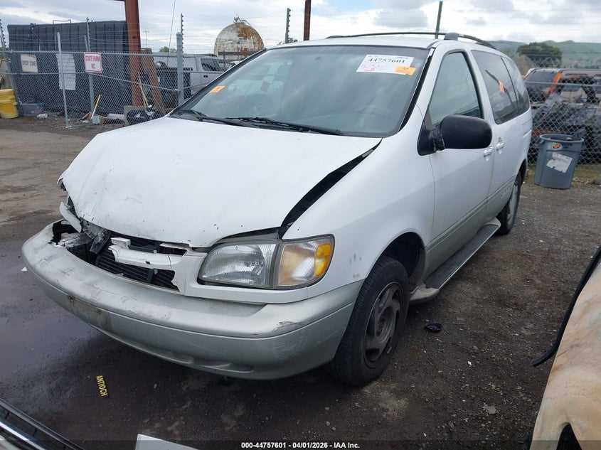 2000 Toyota Sienna Xle