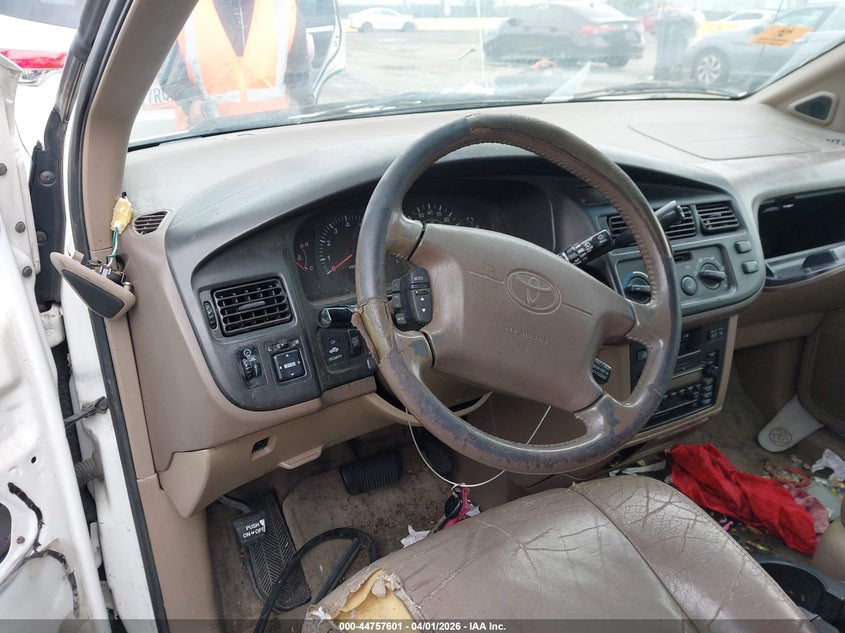 2000 Toyota Sienna Xle VIN: 4T3ZF13C7YU266026 Lot: 44757601