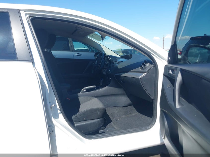 2012 Mazda 3 2.0 I Touring white Lot 111044757746 Vin JM1BL1L89C1604166