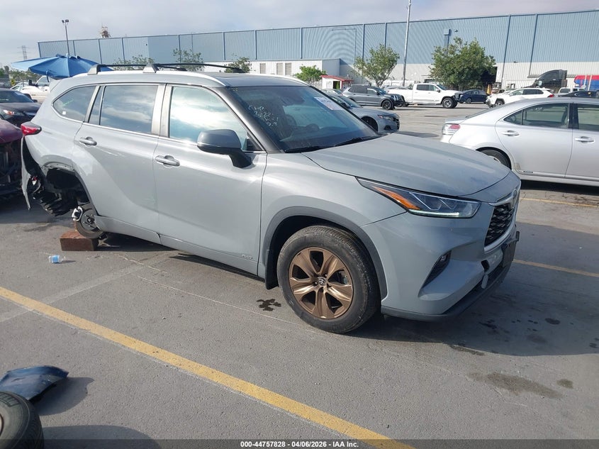 2023 Toyota Highlander Hybrid Xle Bronze