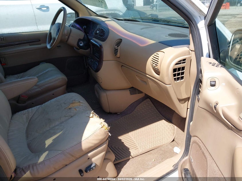 1998 Chrysler Town & Country Lxi