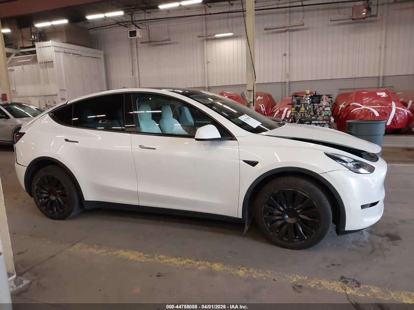 2022 Tesla Model y Long Range Dual Motor All-Wheel Drive white Lot 111044758058 Vin 7SAYGDEE4NF324090