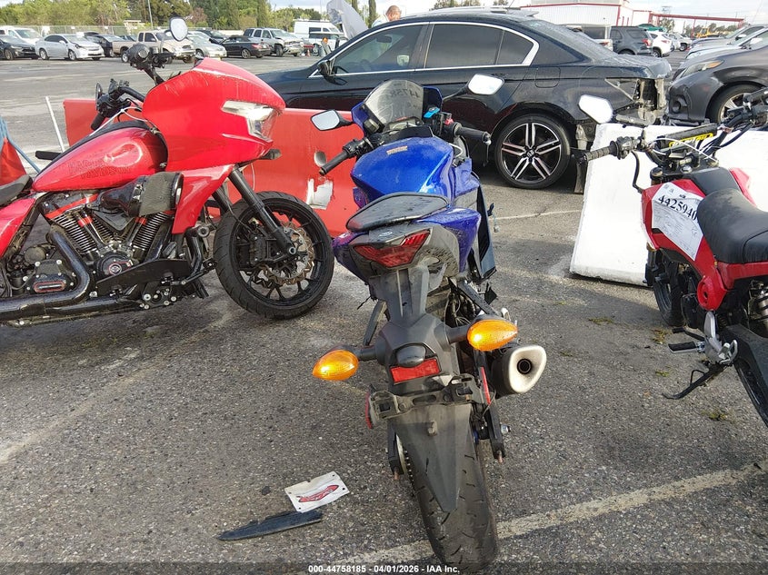 2024 Yamaha Yzfr3 A VIN: MH3RH18Y1RK017943 Lot: 44758185