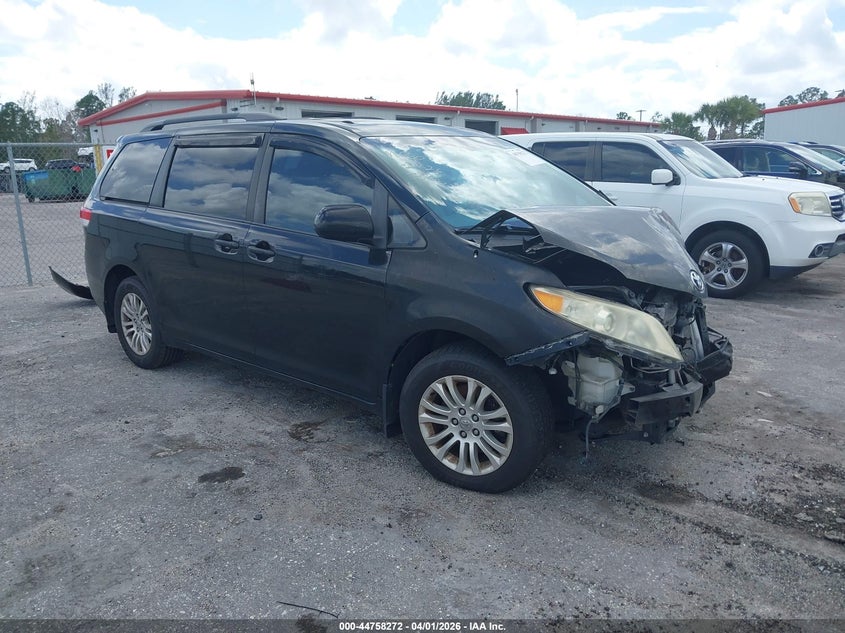 2012 Toyota Sienna Xle V6 8 Passenger