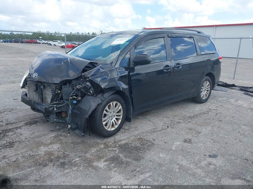 2012 Toyota Sienna Xle V6 8 Passenger