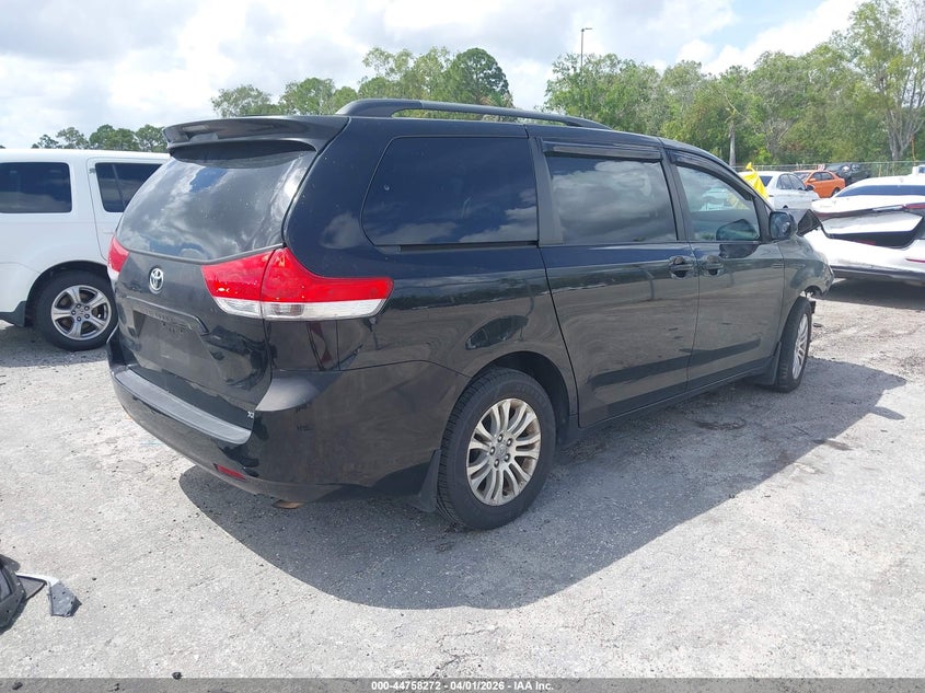 2012 Toyota Sienna Xle V6 8 Passenger