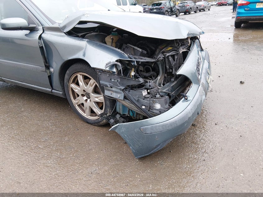 2004 Volvo S60 2.5T Awd VIN: YV1RH59H542392290 Lot: 44758967