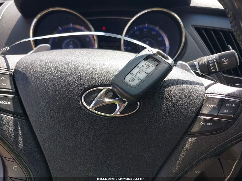 5NPEC4AC7CH327130 2012 Hyundai Sonata 2.4 Se silver