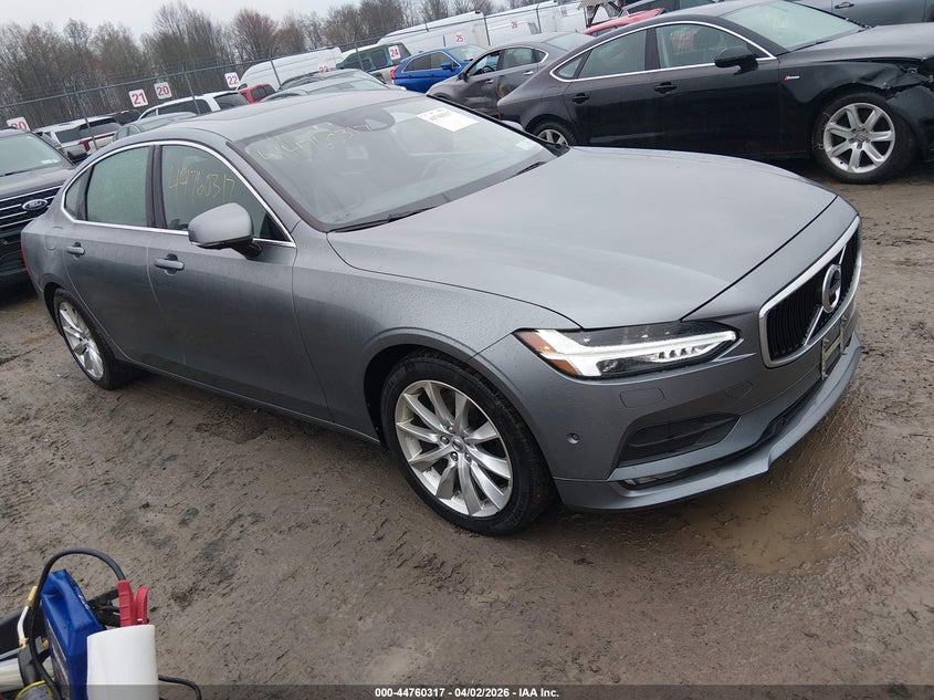 2018 Volvo S90 T6 Momentum