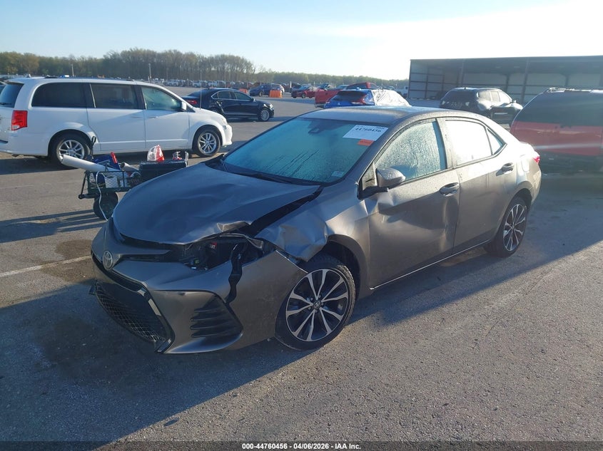 2T1BURHE4JC071811 2018 TOYOTA COROLLA SE photo 1
