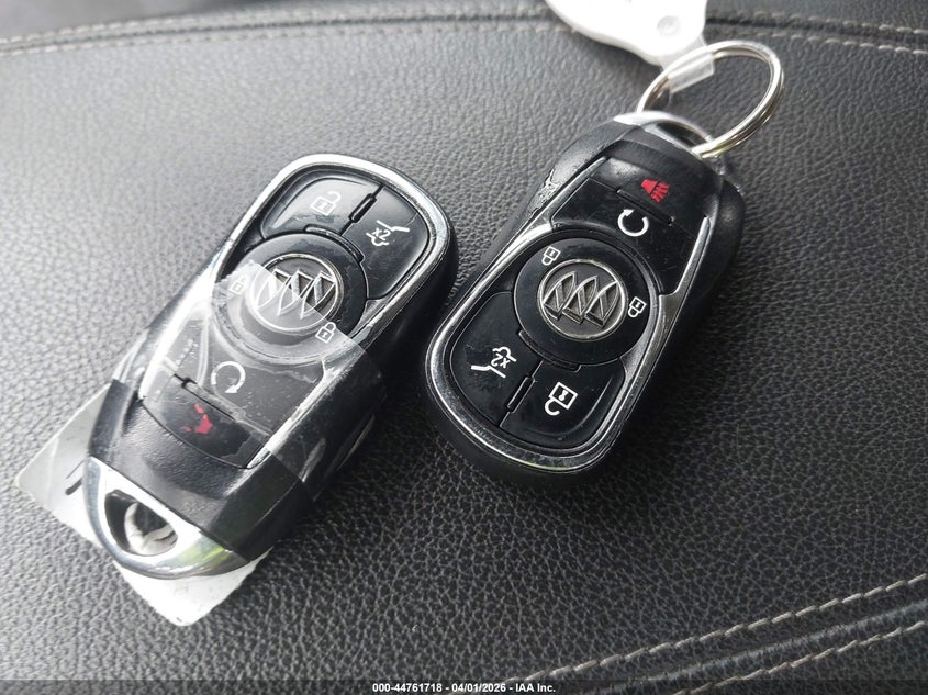 2018 Buick Regal Tourx Essence VIN: W04GV8SX5J1100206 Lot: 44761718