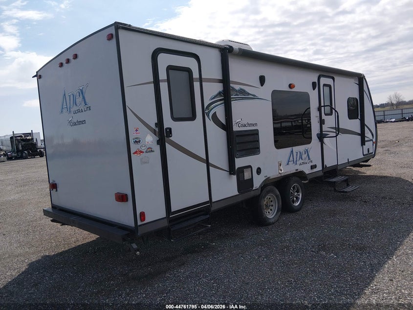 2017 COACHMEN APEX ULTRA LITE auction photo 4