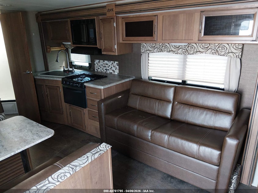 2017 COACHMEN APEX ULTRA LITE auction photo 8