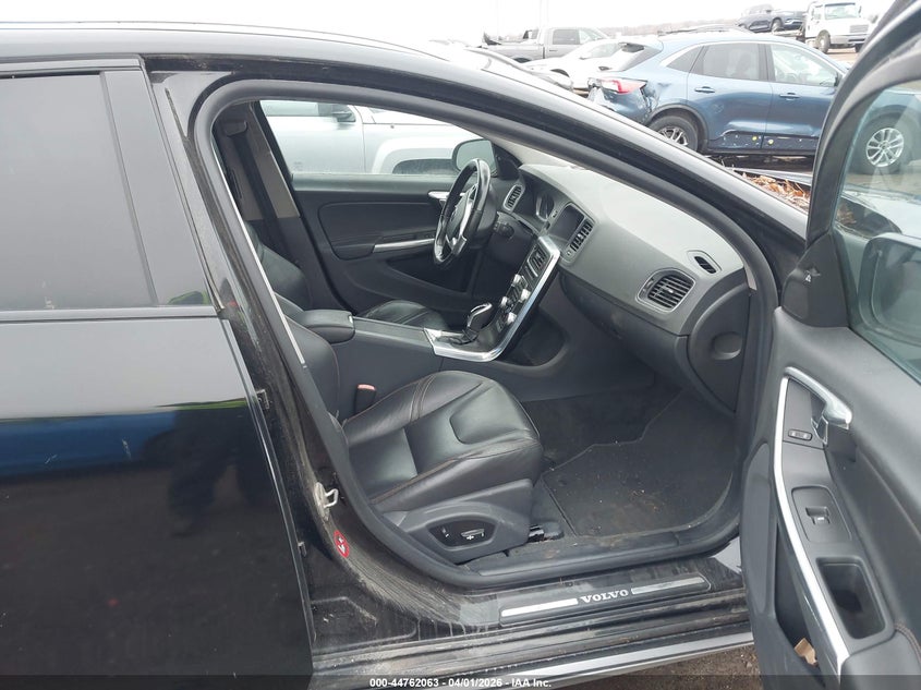 2015 Volvo V60 Cross Country T5