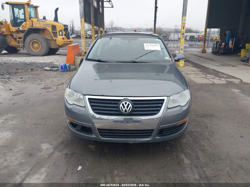 2008 Volkswagen Passat Turbo VIN: WVWUK73CX8P004084 Lot: 44762624