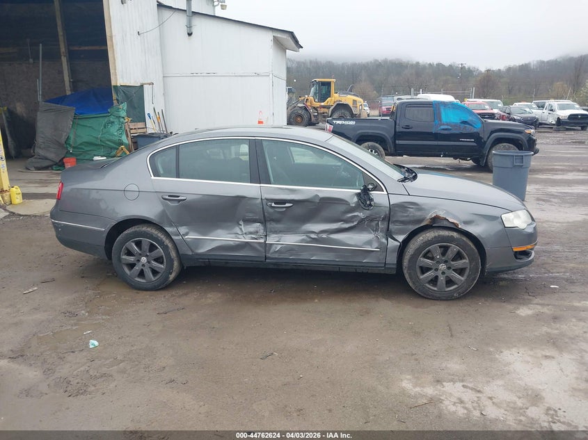 2008 Volkswagen Passat Turbo VIN: WVWUK73CX8P004084 Lot: 44762624