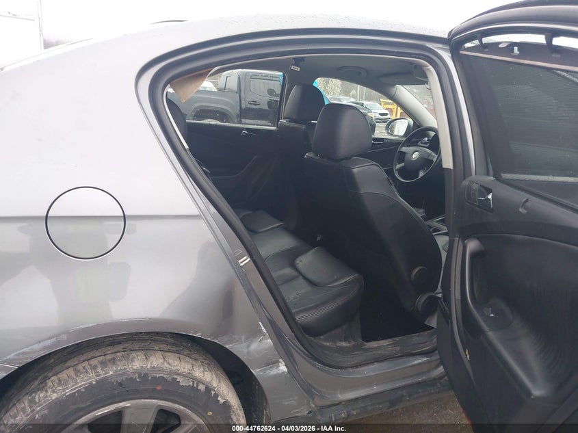 2008 Volkswagen Passat Turbo VIN: WVWUK73CX8P004084 Lot: 44762624