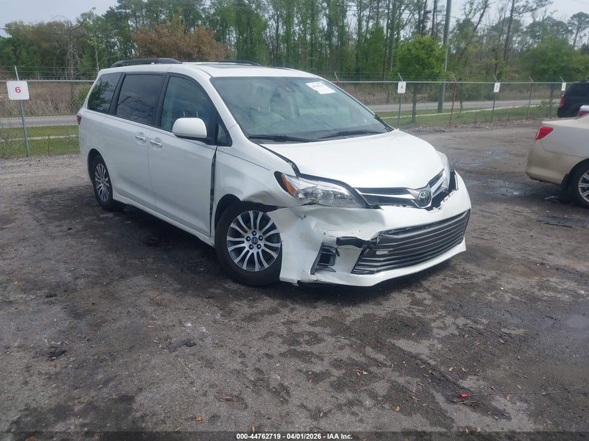 2018 Toyota Sienna Xle Premium 8 Passenger