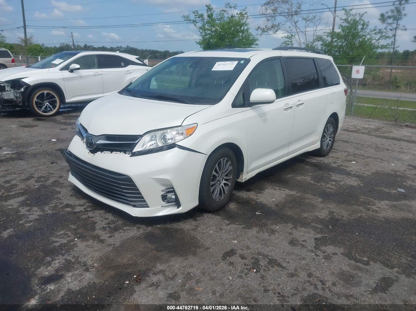 2018 Toyota Sienna Xle Premium 8 Passenger