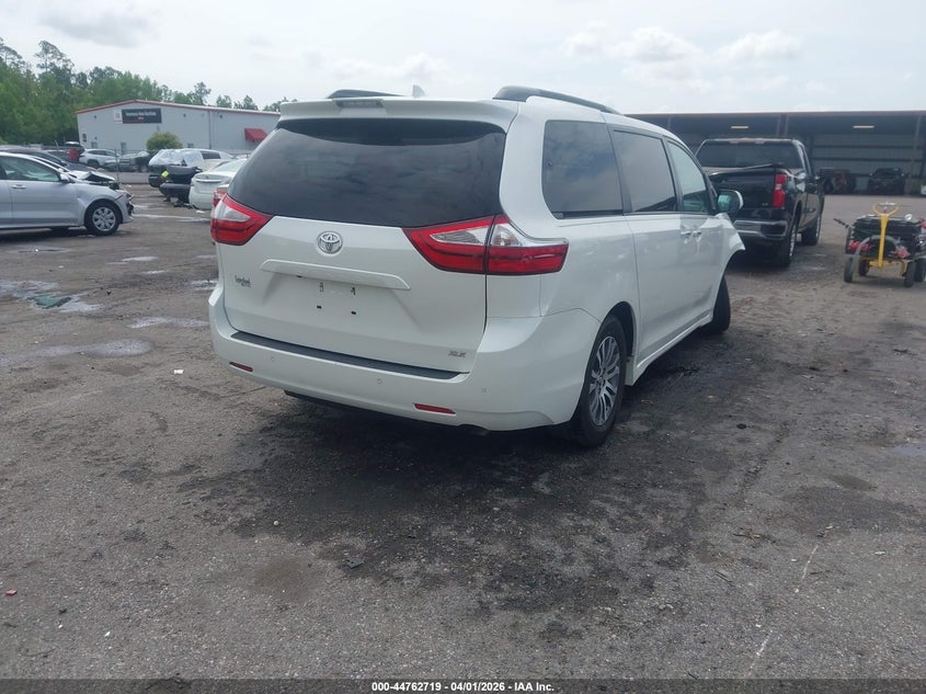 2018 Toyota Sienna Xle Premium 8 Passenger