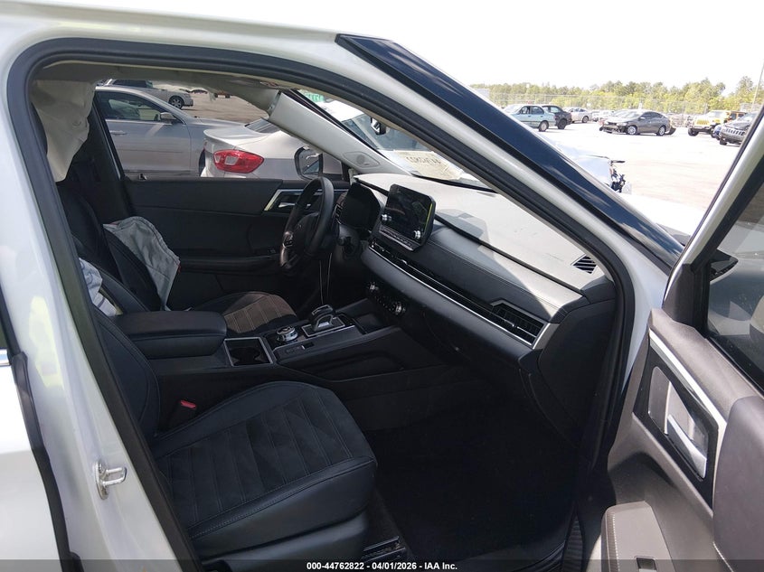 2024 MITSUBISHI OUTLANDER auction photo 5