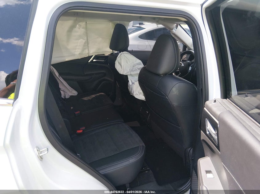 2024 MITSUBISHI OUTLANDER auction photo 8