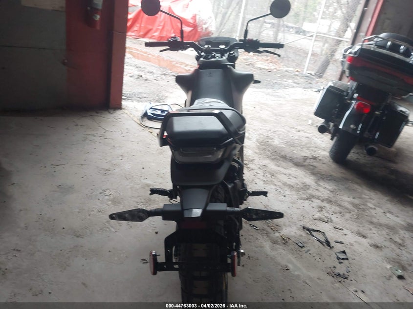 2024 Husqvarna Vitpilen 401/Svartpilen 401 VIN: MD2JUJ401RN212456 Lot: 44763003