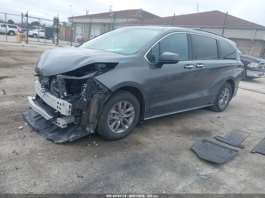 2025 TOYOTA SIENNA auction photo 2