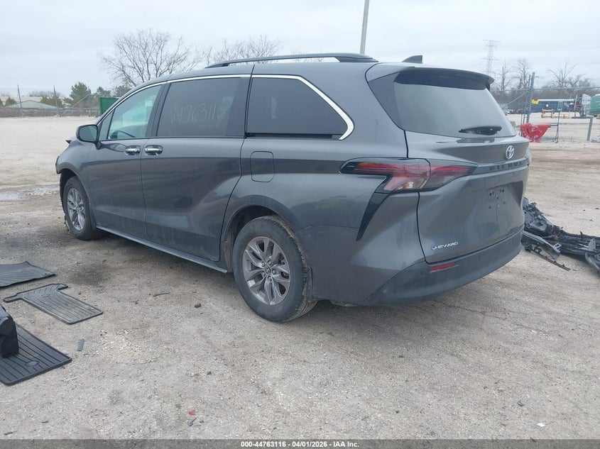 2025 TOYOTA SIENNA auction photo 3