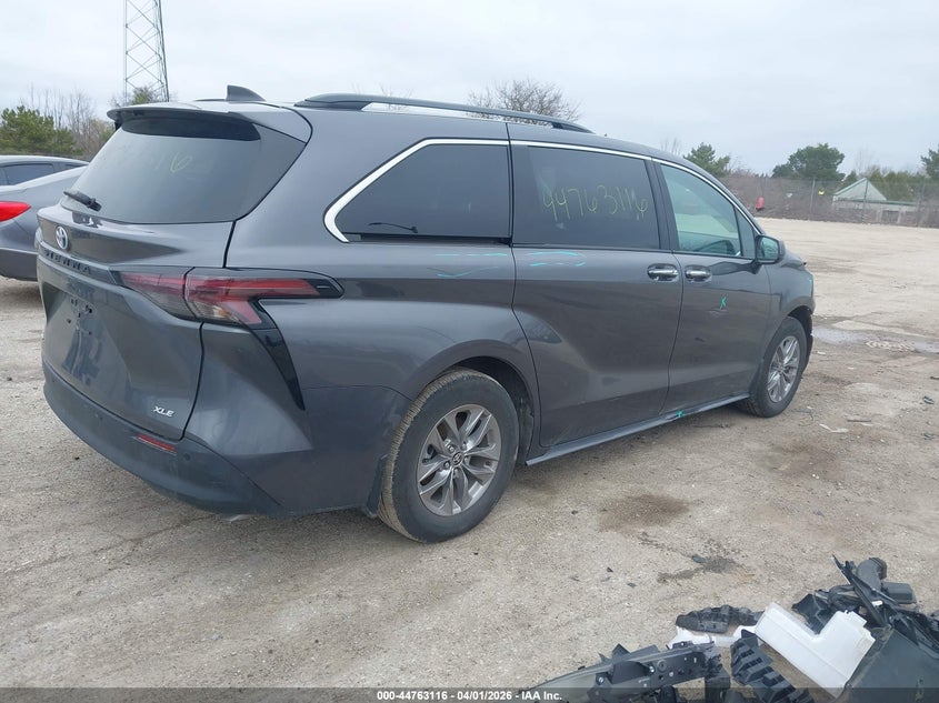 2025 TOYOTA SIENNA auction photo 4