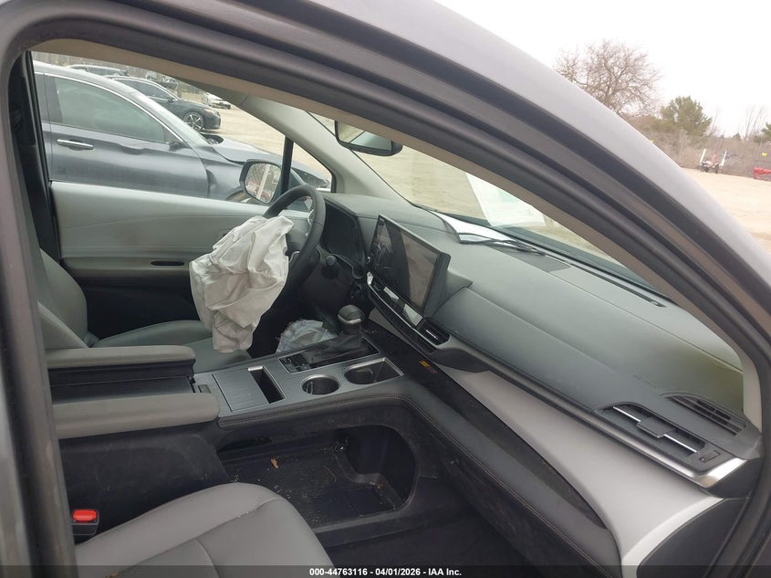 2025 TOYOTA SIENNA auction photo 5