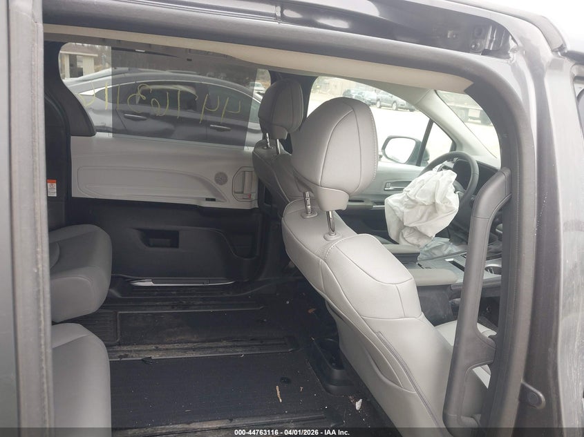 2025 TOYOTA SIENNA auction photo 8