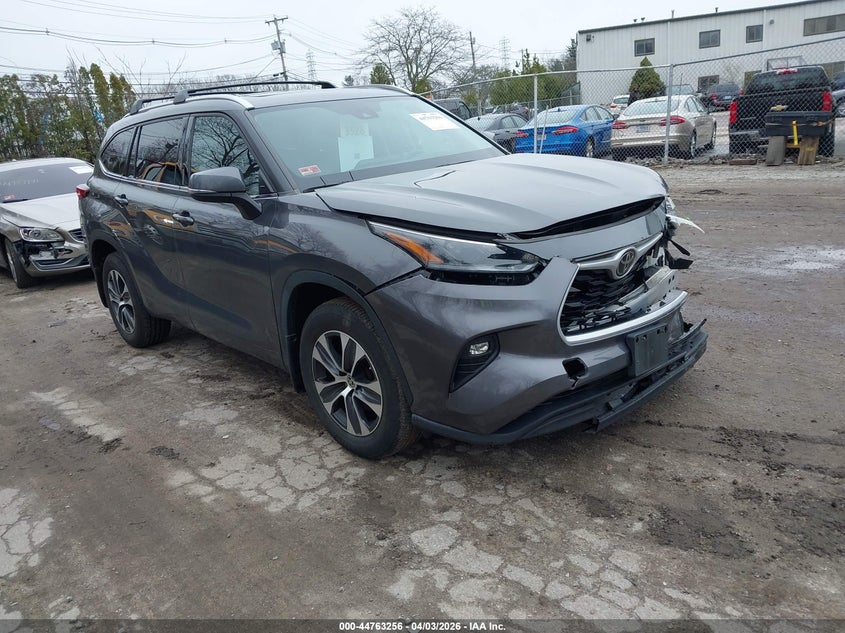 2021 Toyota Highlander Xle