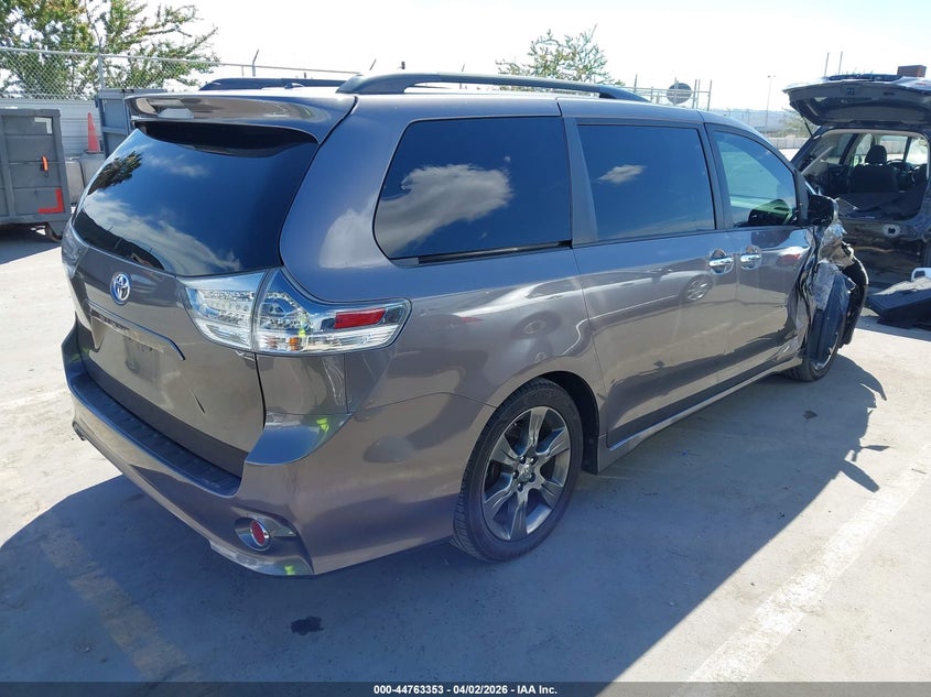 2015 Toyota Sienna Se 8 Passenger