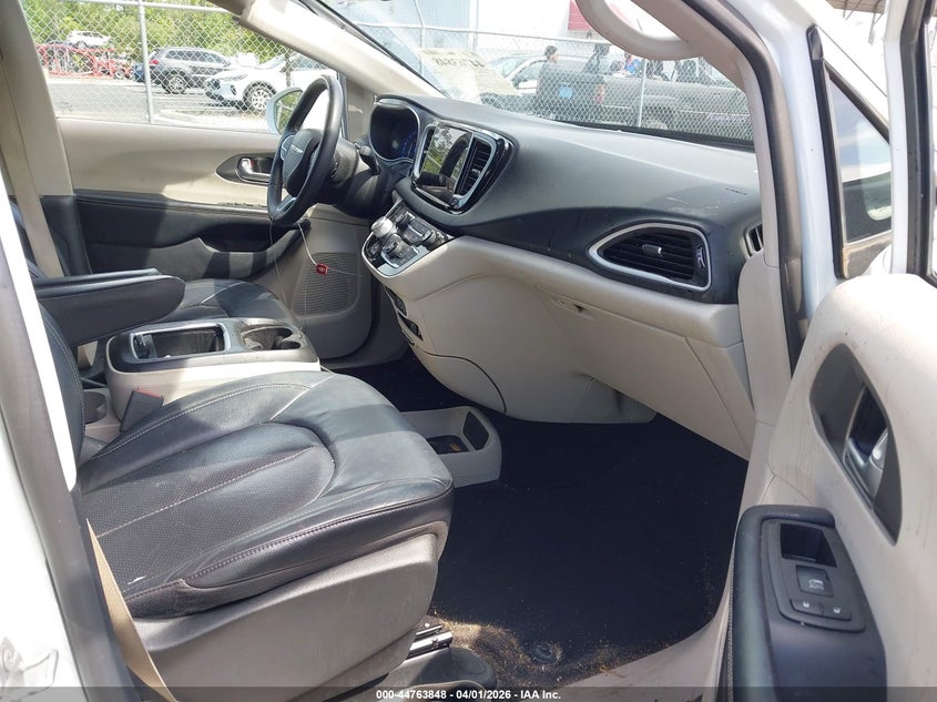 2022 Chrysler Pacifica Touring L