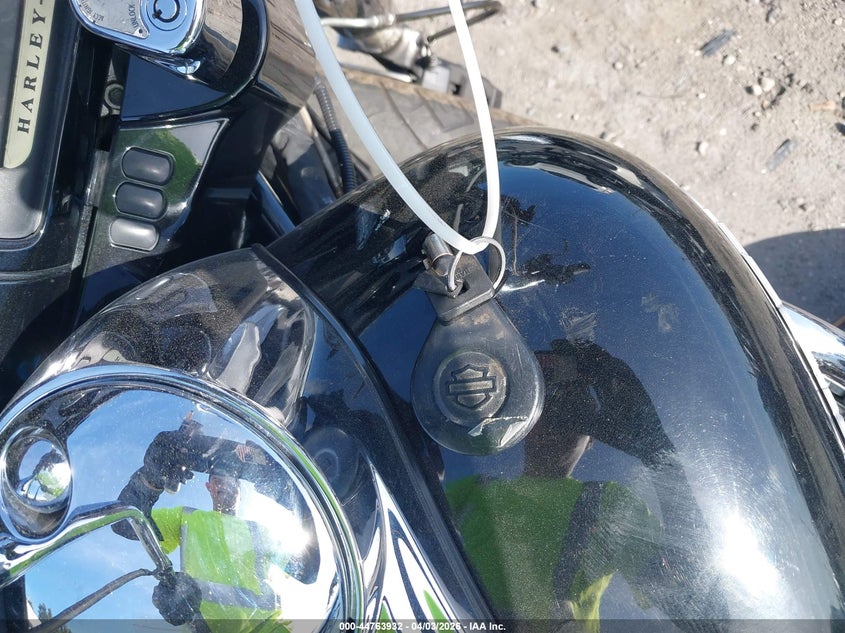 2017 Harley-Davidson Flhxs Street Glide Special VIN: 1HD1KRC38HB665381 Lot: 44763932