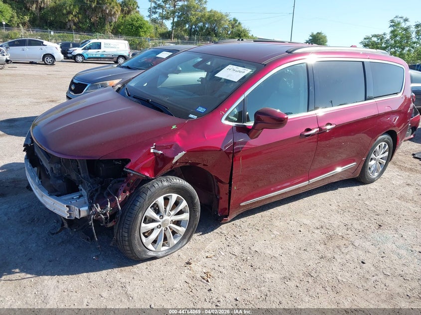 Vin: 2c4rc1bg2hr638105, lot: 45261273, chrysler pacifica touring-l 20172